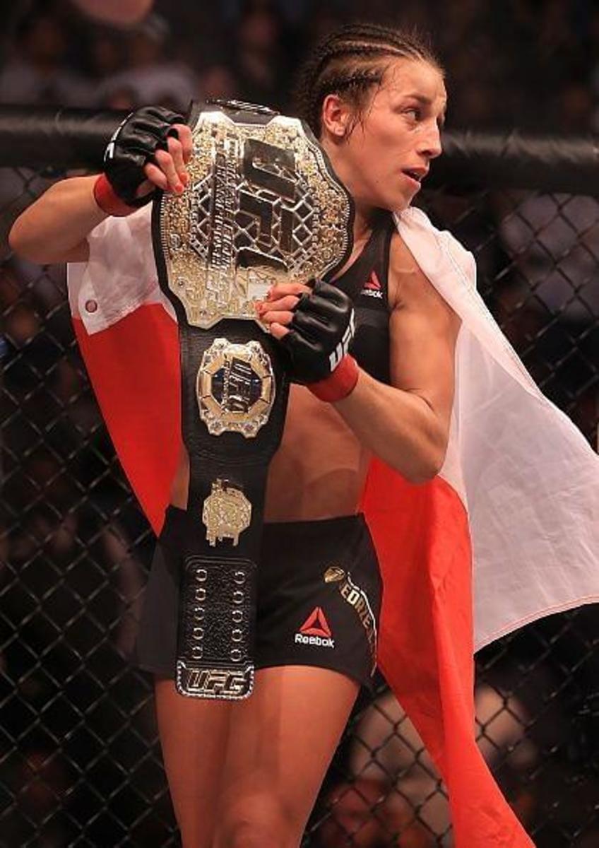 top-10-greatest-female-fighters-of-all-time