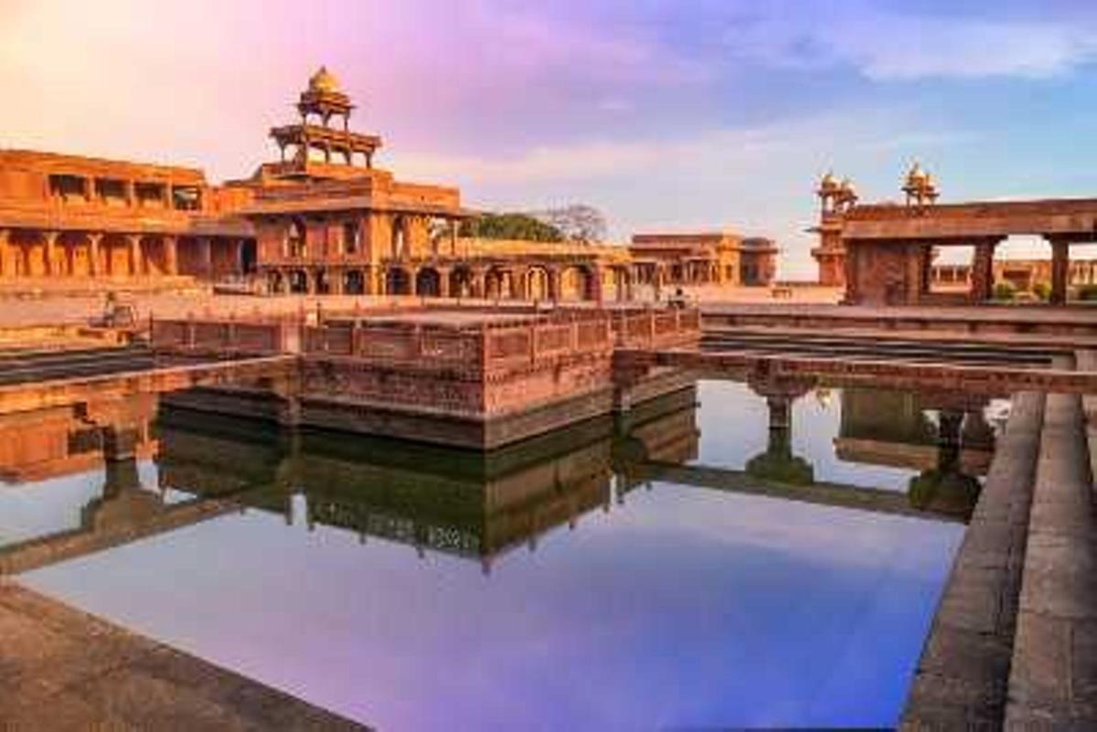 visiting-the-fatehpur-sikri-palace-of-the-mughal-emperor-jalaludin-akbar