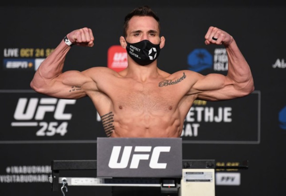 Michael Chandler weighing in as the back-up to Khabib Vs Gaethje.