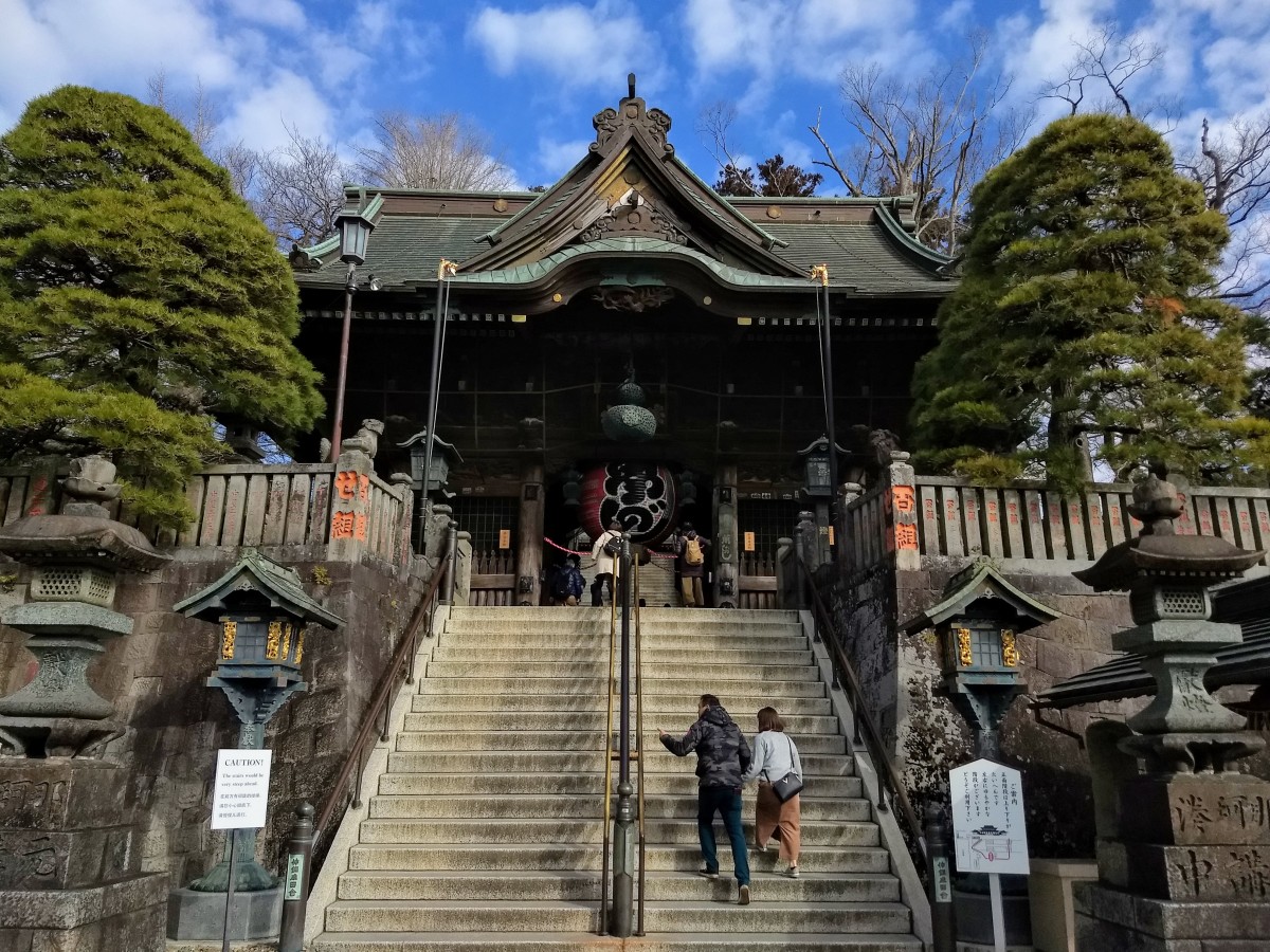 High stairs to the Main Gate of the Naritasan Shinshoji Temple.