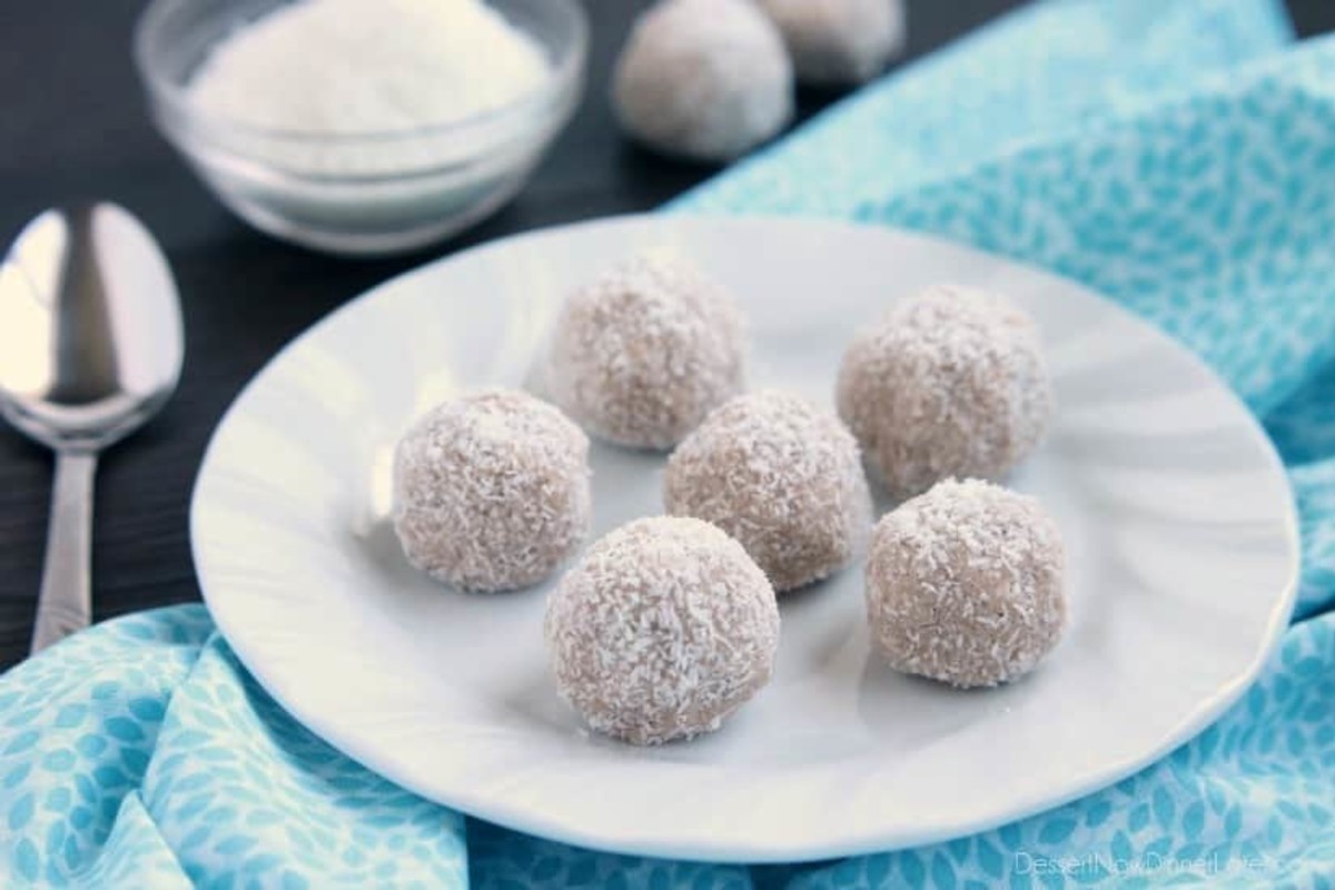 In 1957, snowballs were a real crowd-pleaser. TheDailyMeal.com describes this dessert as “a scoop of vanilla ice cream rolled in shredded coconut and usually drizzled with chocolate sauce.”