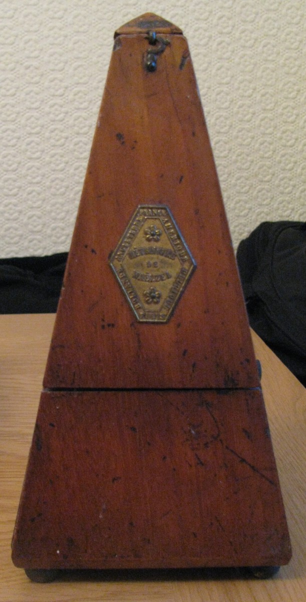 Family History in Objects: Metronome; a Skilled Pianist, Childhood Memories and Technical Information