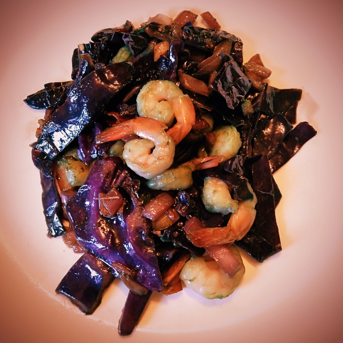 How to Make an Antioxidant-Rich Salad With Purple Cabbage and Prawns