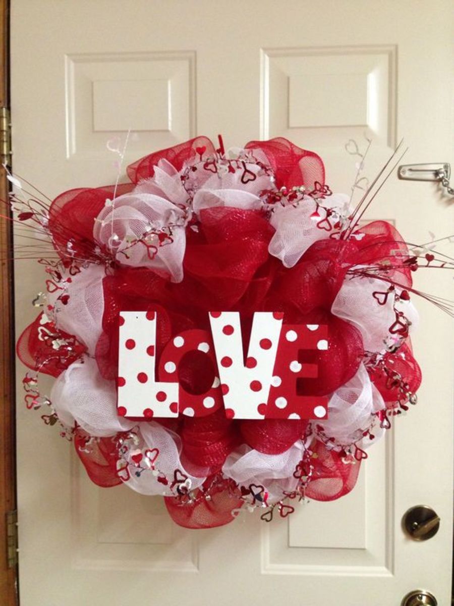 75+ Stunning Dollar Store DIY Valentine's Day Wreath Ideas - Holidappy