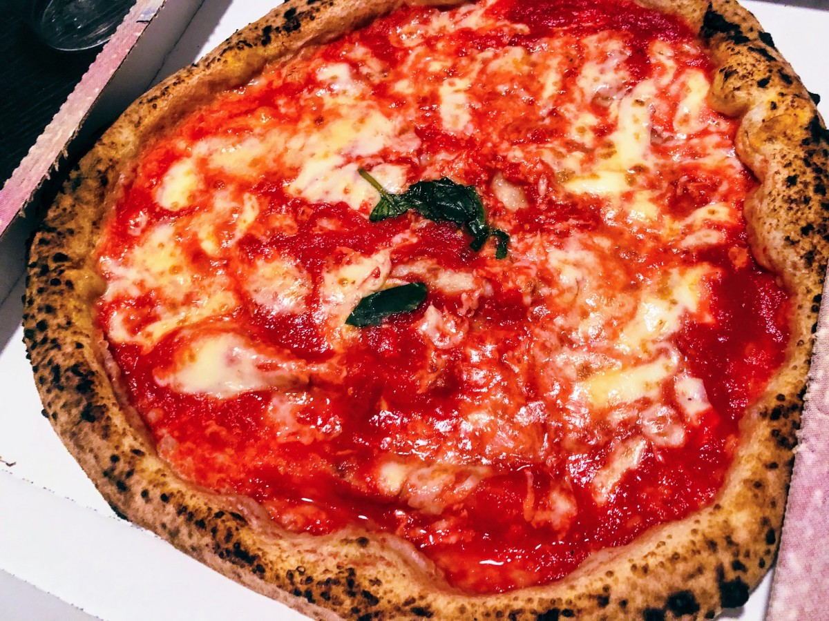A traditional pizza you can eat in Italy: even by looking at it in a picture you can notice this is not exactly the kind of pizza you would eat in a common chain of pizzerias in the USA or other countries.
