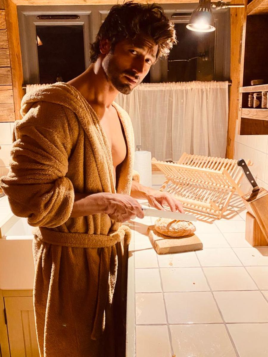 Vidyut Jammwal's Fans Have a Surprise for Him!