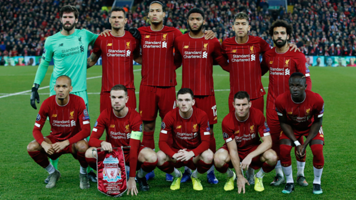 Liverpool FC lining up for a pre-match photoshoot.