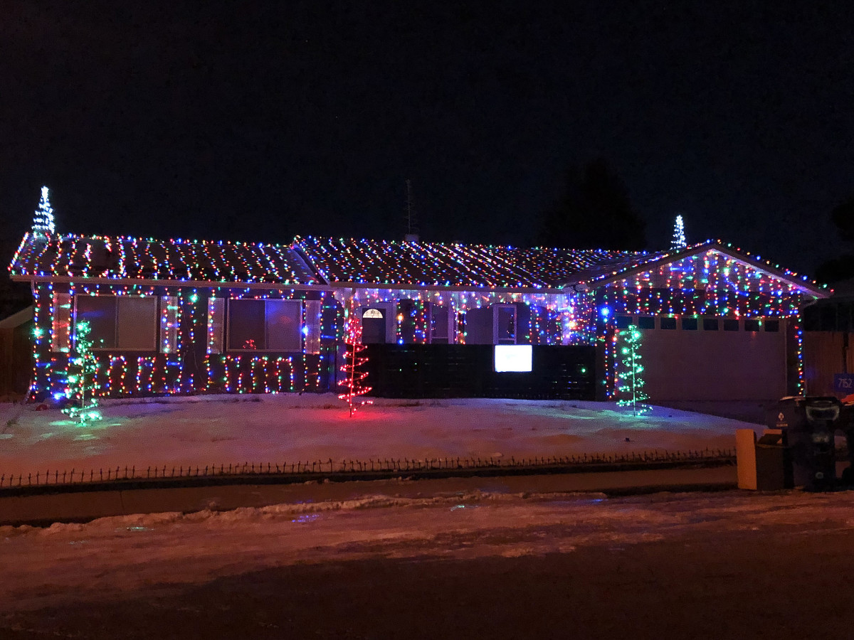 This house at 7152 S Franklin St, Centennial, 80122 features a coordinated lighting music display.