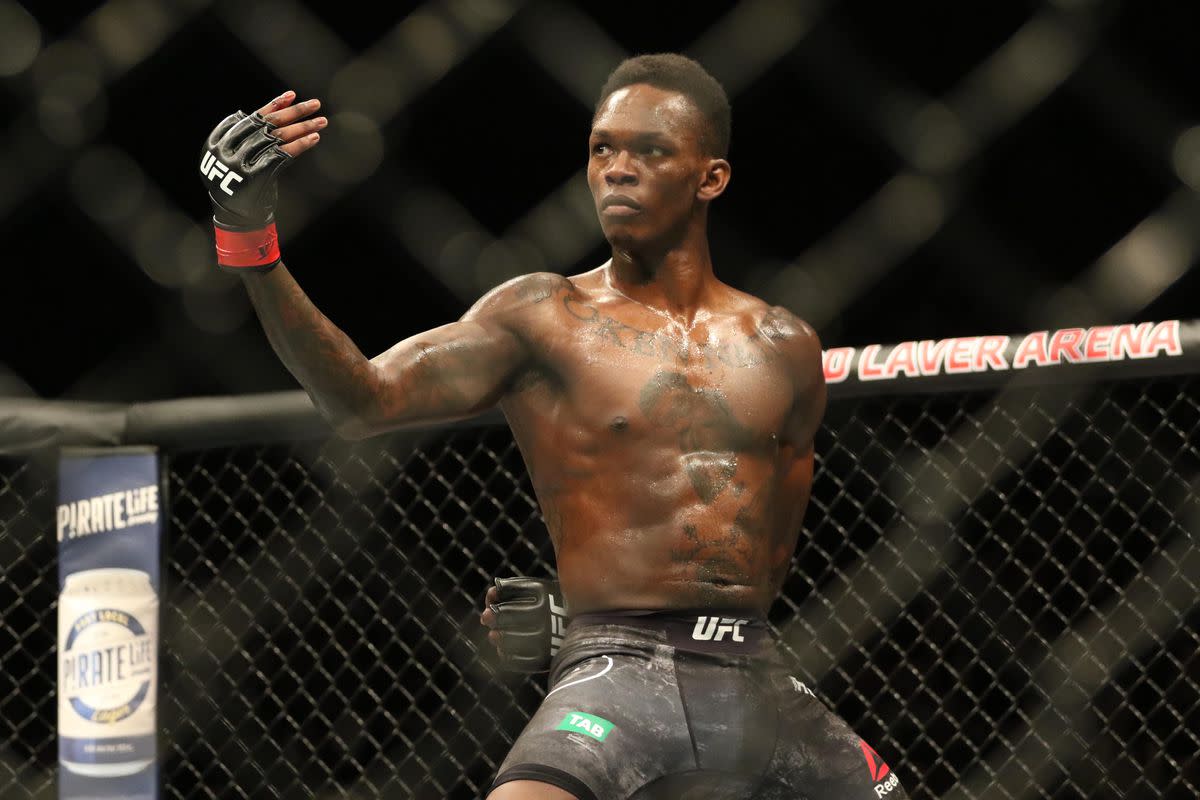Adesanya at his bout against the legend Anderson "The Spider" Silva.
