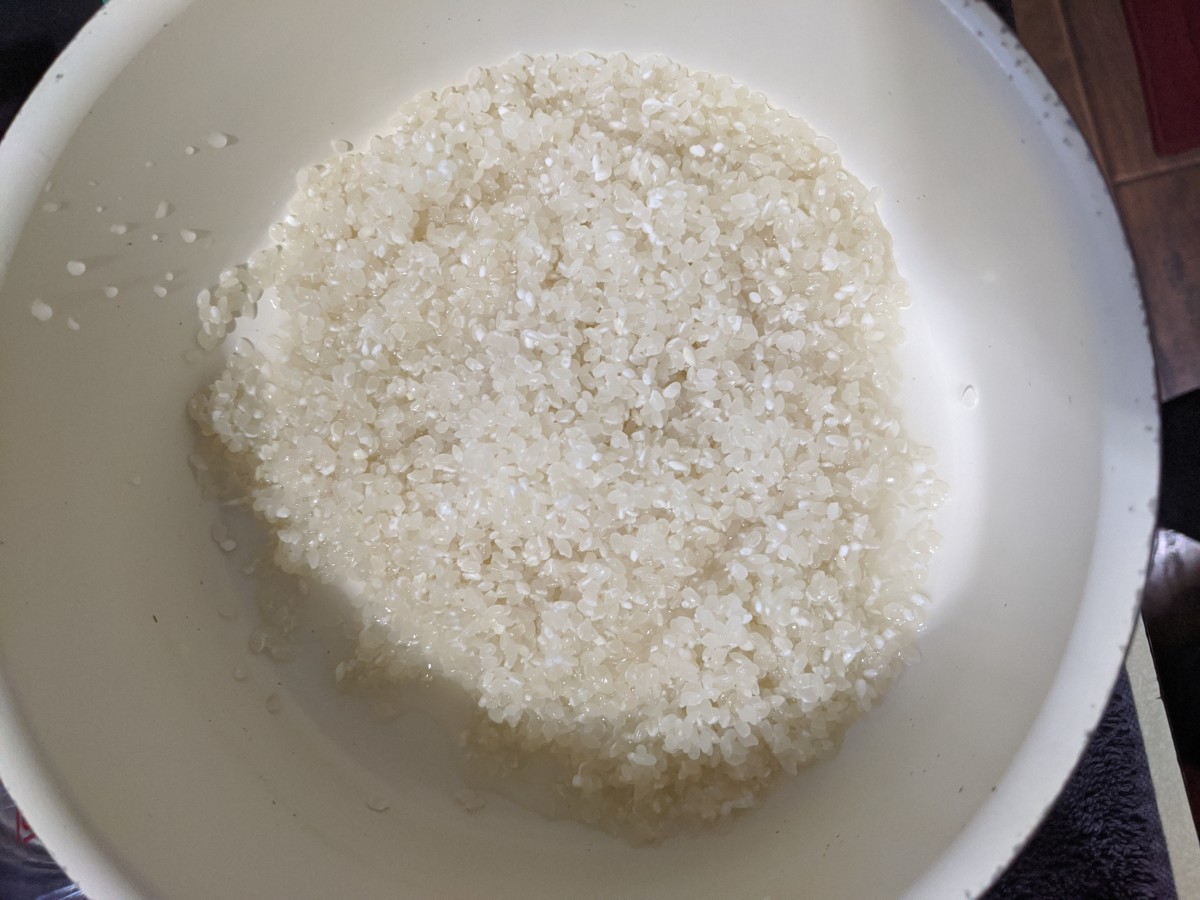 Place rice in saucepan