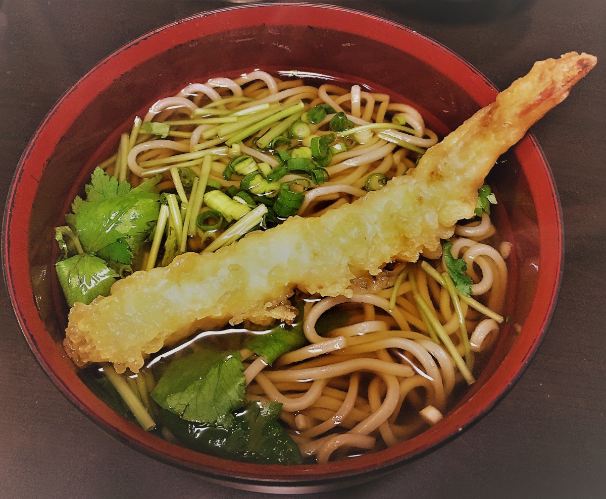 Toshikoshi soba topped with shrimp tempura