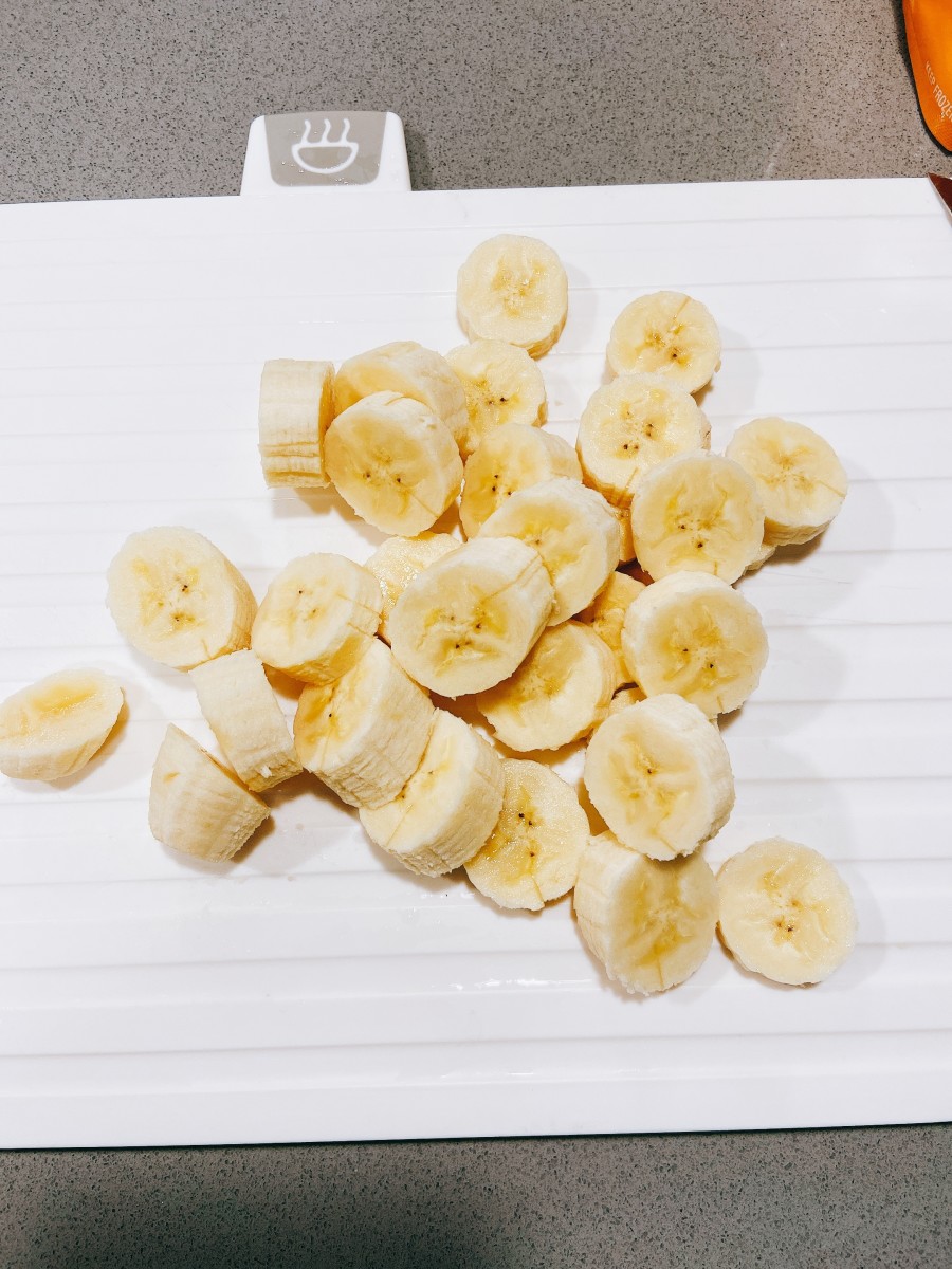 Sliced bananas. 