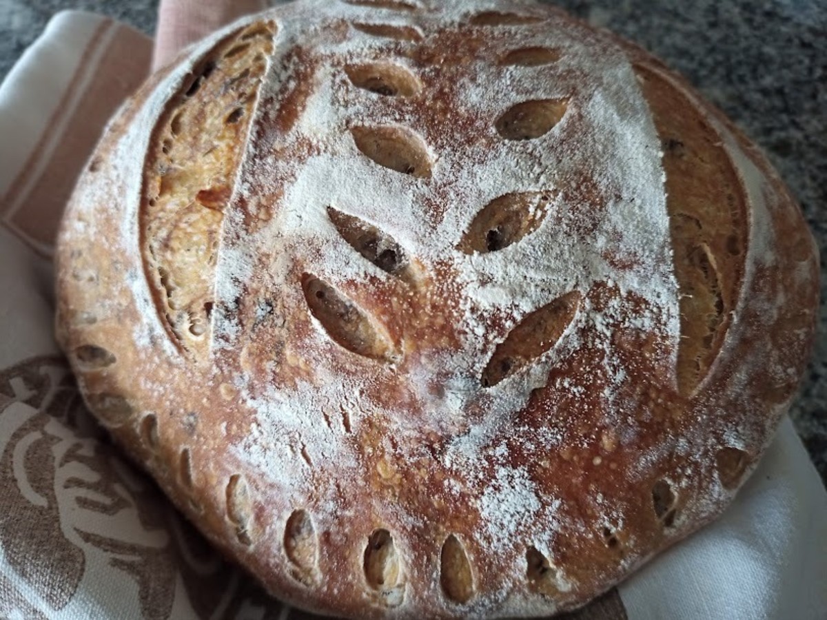 Golden raisin, walnut, cinnamon and orange zest sourdough