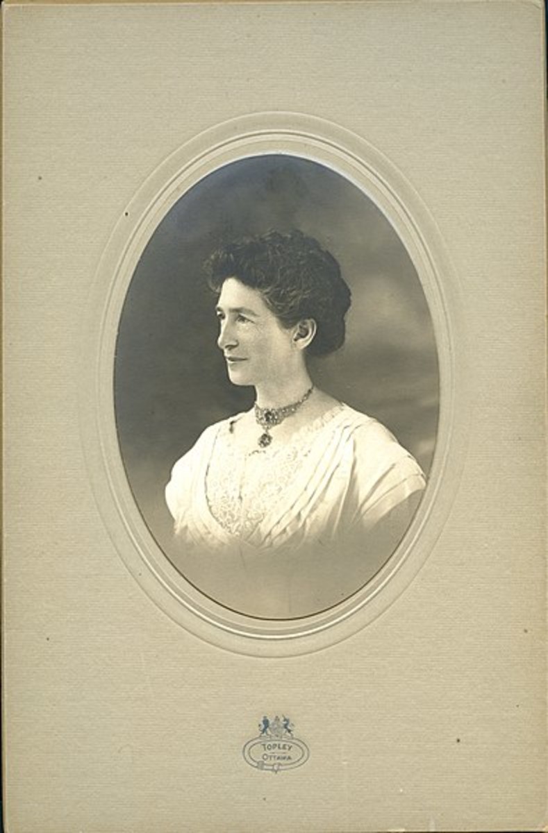 Dr.  Elizabeth Smith Shortt, ca. 1910 U.Waterloo,Special Coll.&Arch.,Elizabeth Smith Shortt fonds, WA 10 File 2308