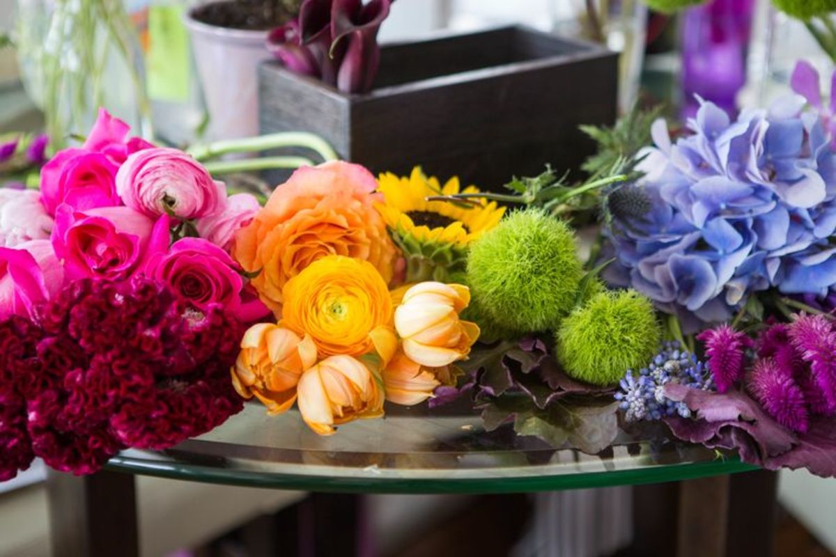 How To Arrange Flowers: Florals With Bouquets