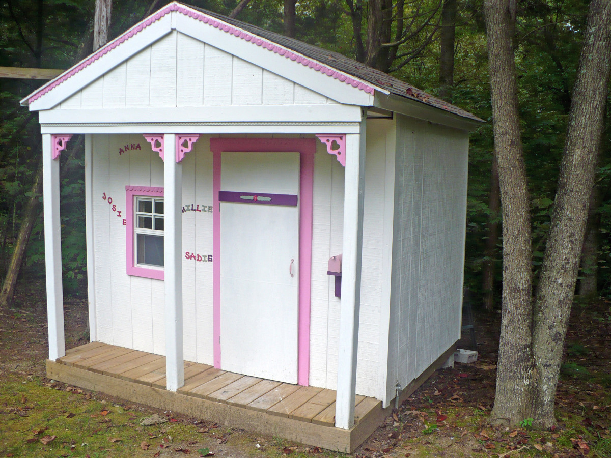The House That Grandma Built: Step by Step Instructions for Building a Playhouse