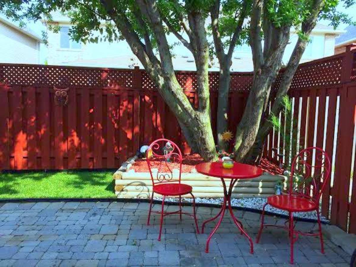 Parisian vibes of the red bistro set under the tree complements the whole backyard. Perfect for my morning coffee or afternoon tea. 