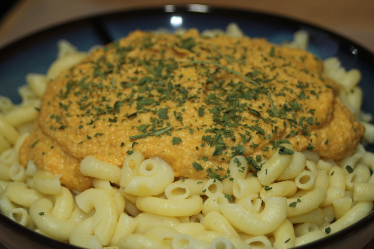 A Guide to Healthy Vegan Mac and Cheese (Plus Basic Recipe)