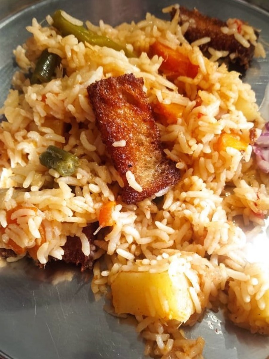 Vegetable Pulao with Fried Bread