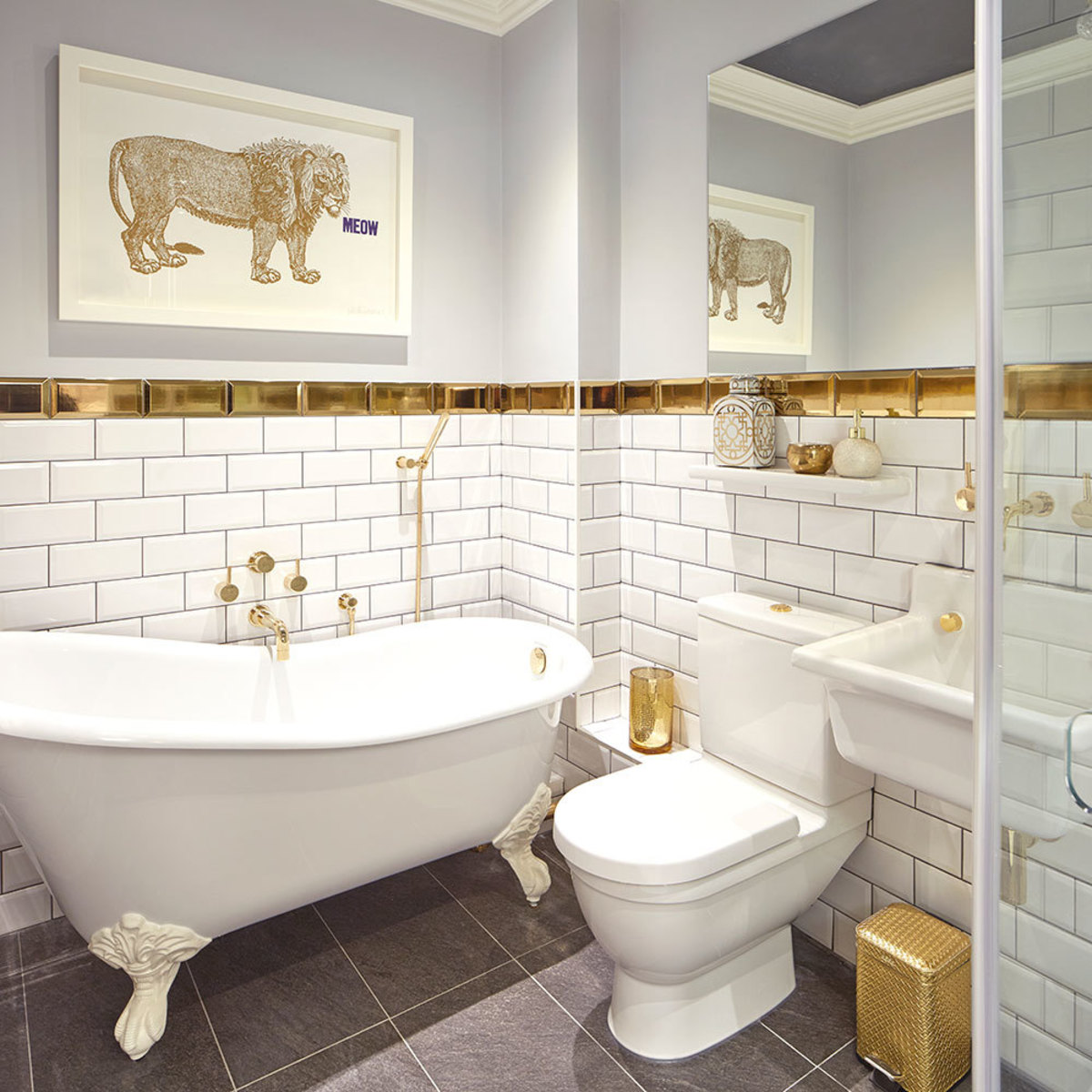 A metal feng shui bathroom shouldn't be too hard to design. A bathroom should at the very least already have plumbing. This bathroom added golden touches.