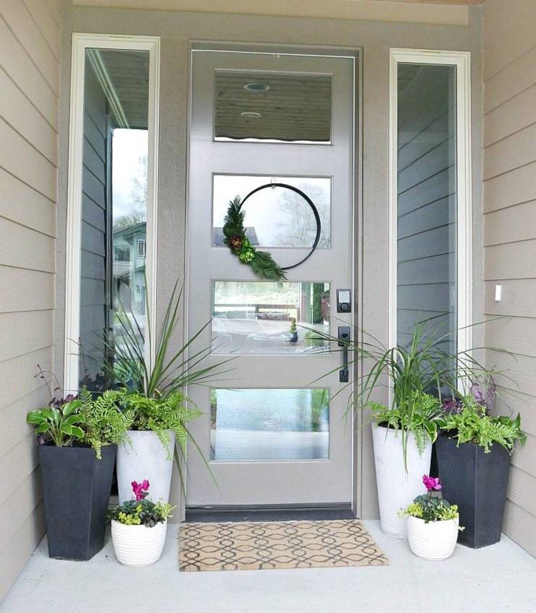 Here is how it looks beautiful, so much better. The planters and the greenery really stands out on the front door.