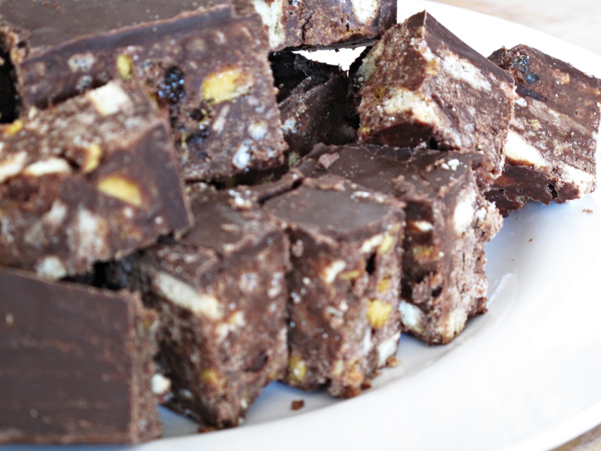 How to Make Chocolate Crunchie Tiffin