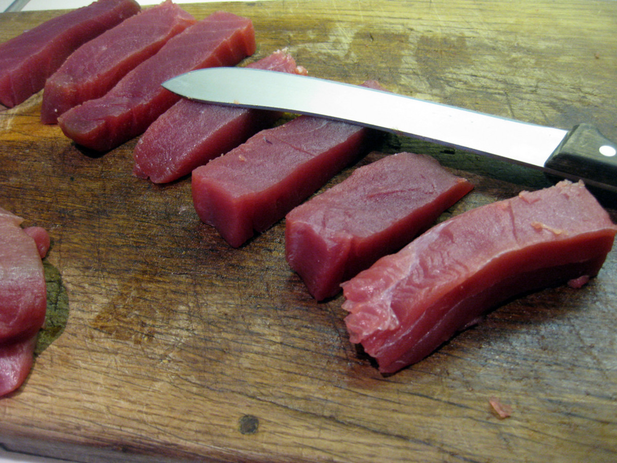 Tuna is a good alternative meat gift if your lover doesn't enjoy mammal meat. It is still a red meat, and can be eaten cooked or raw.
