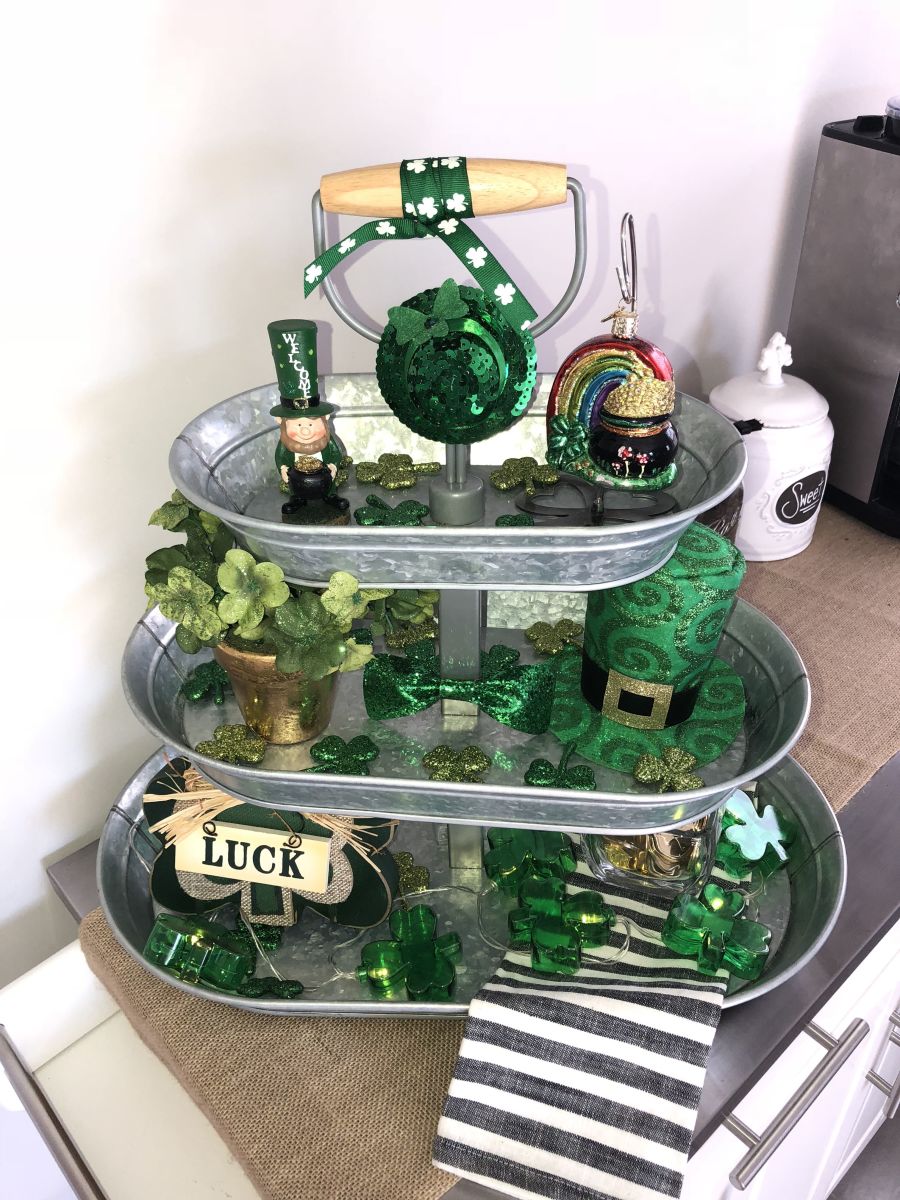 30+ St Patricks Day Tiered Tray Decor Ideas to Bring the Luck to your ...