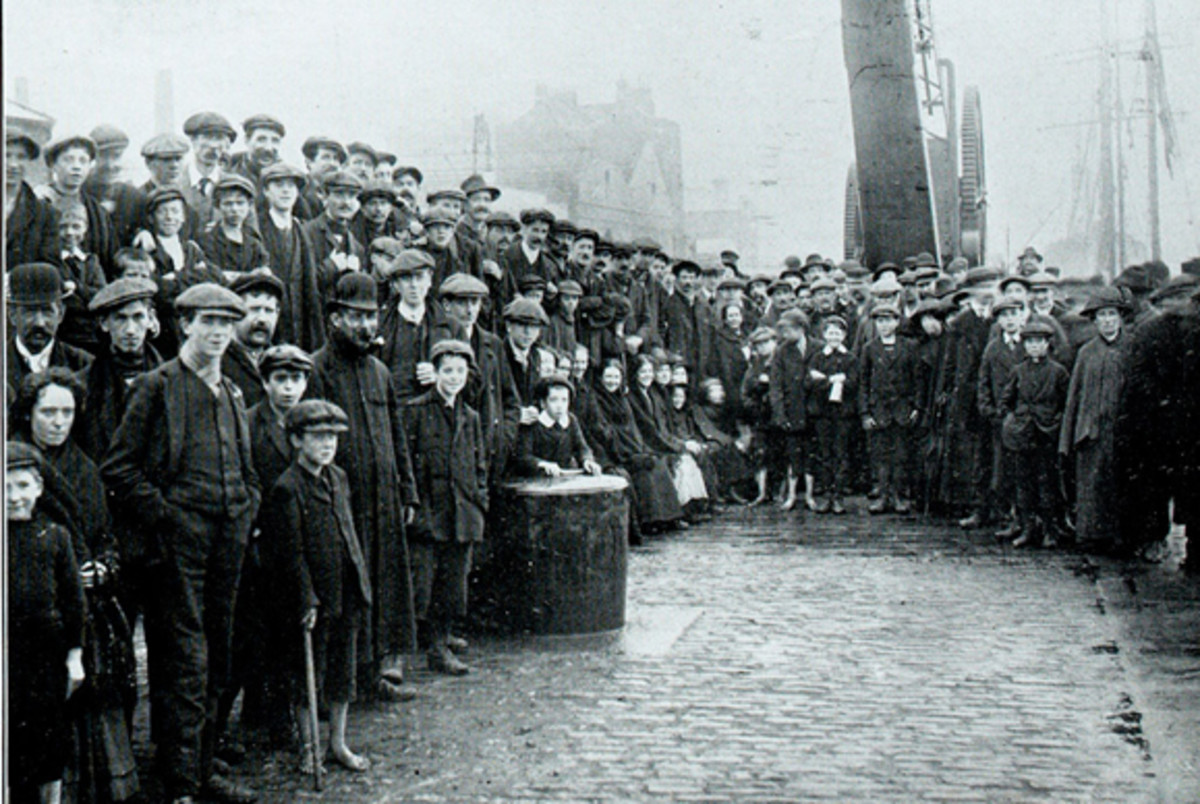 Crowds wait on Dublin dock for the food ships coming from England for the hungry Irish people on strike.