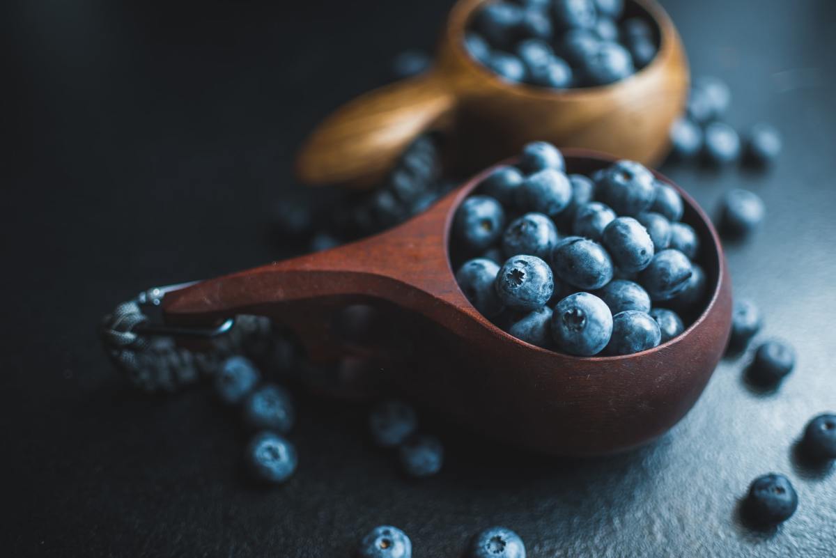Easy Instant Pot Blueberry Jam Recipe (With No-Pectin Option)