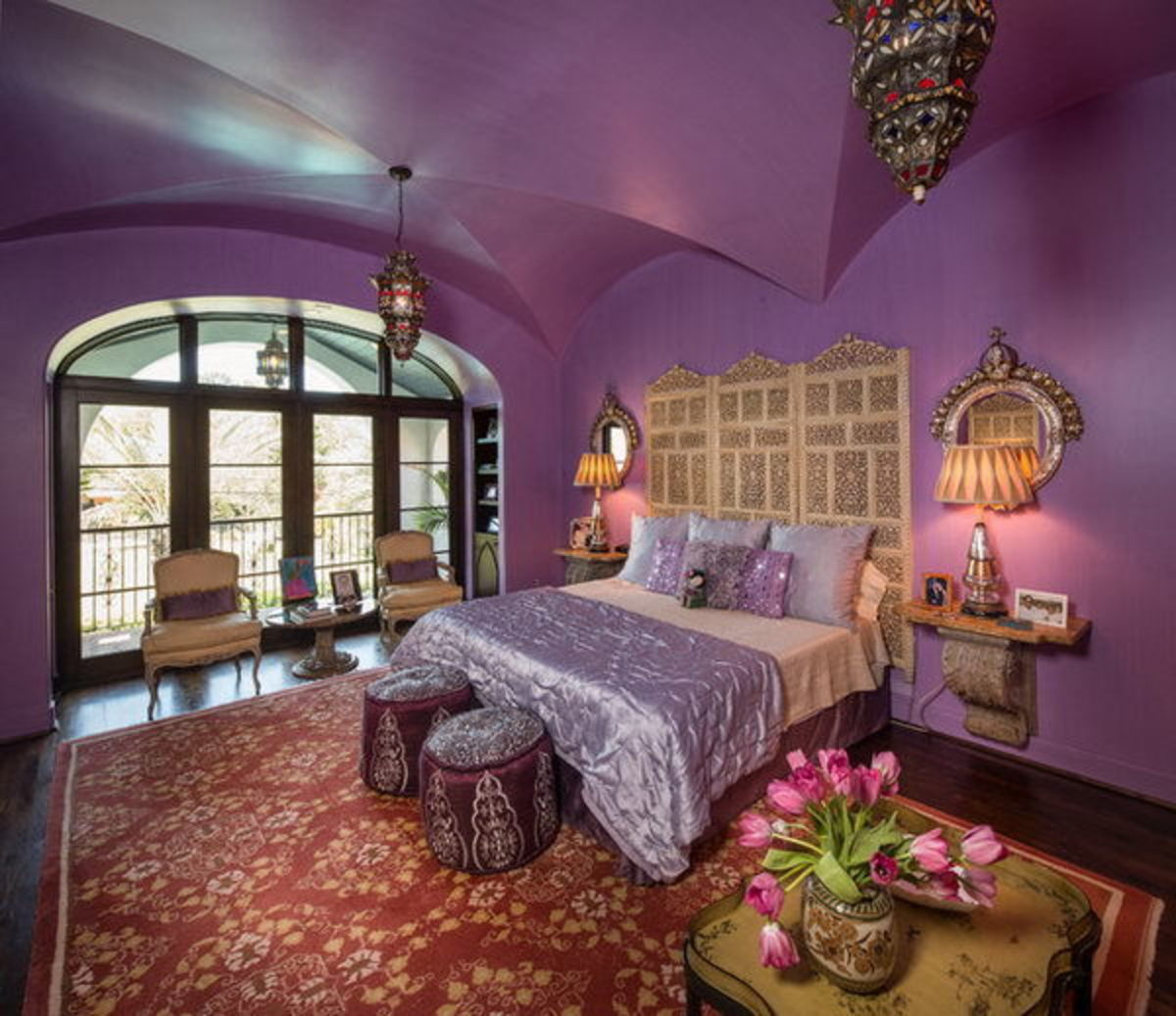 Purple and pink are excellent colors in the Ox bedroom. Rely on metal objects and rugs to bring the room together. Things should look tidy. 