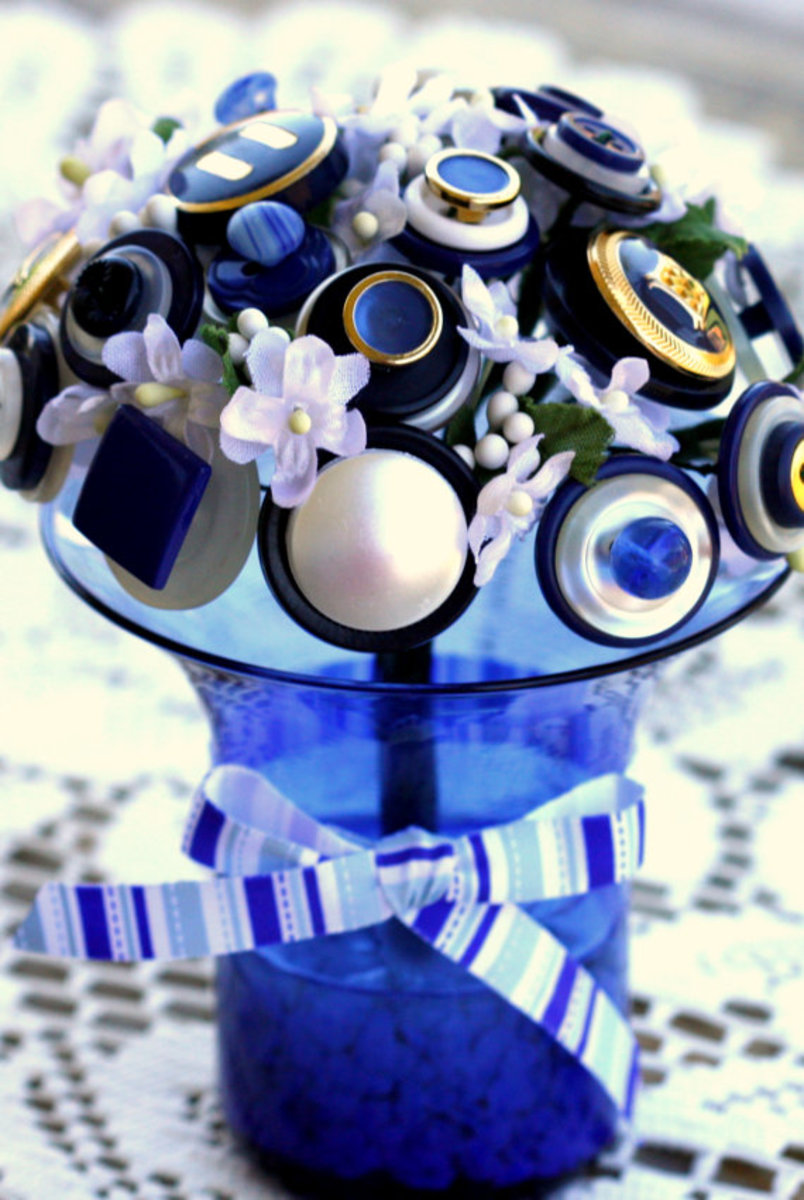 Button Wedding Theme Ideas: Bouquets, Wedding Cakes, Invitations, Favors, and More