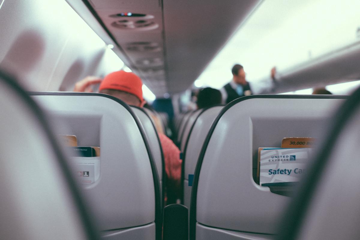 The Best Ways to Stay Entertained on Long-Haul Flights