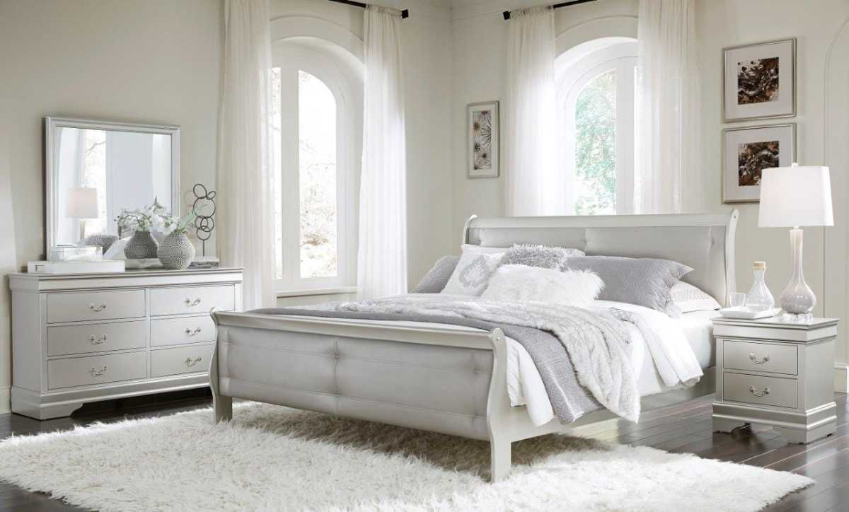A Dragon Bedroom would look nice with metal elements. I strongly encourage the color silver for this room. It still retains a shine to it, but it doesn't make you feel as alert as gold.