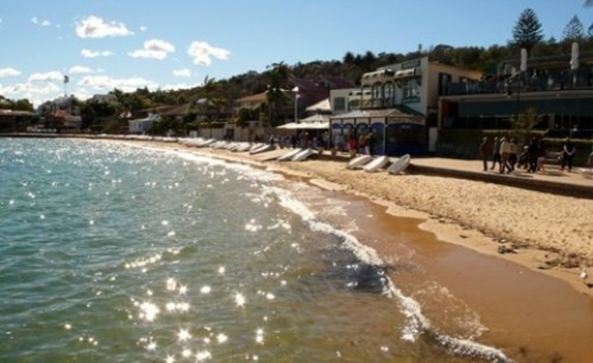 Watson's Bay from the wharf towards Doyle's famous seafood restaurant