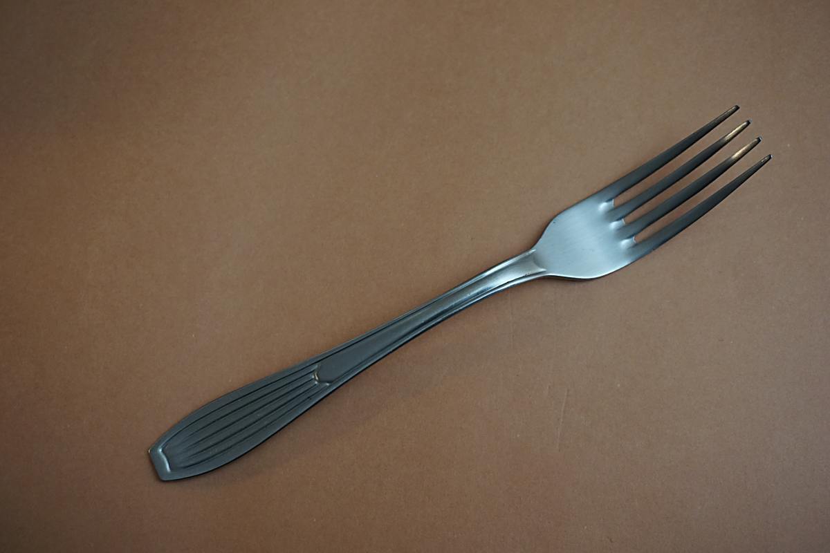 A fork can be used to create a crosshatch pattern.  