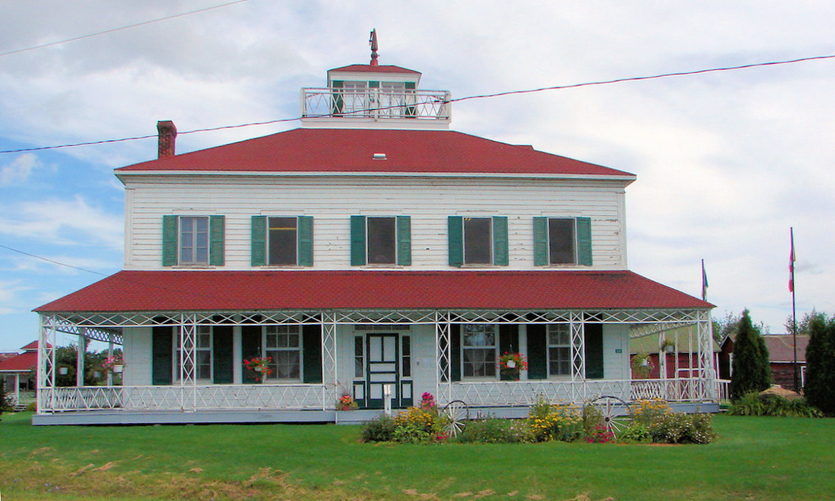 Visiting Maison Bryson / Bryson House, MansfieldetPontefract, Quebec