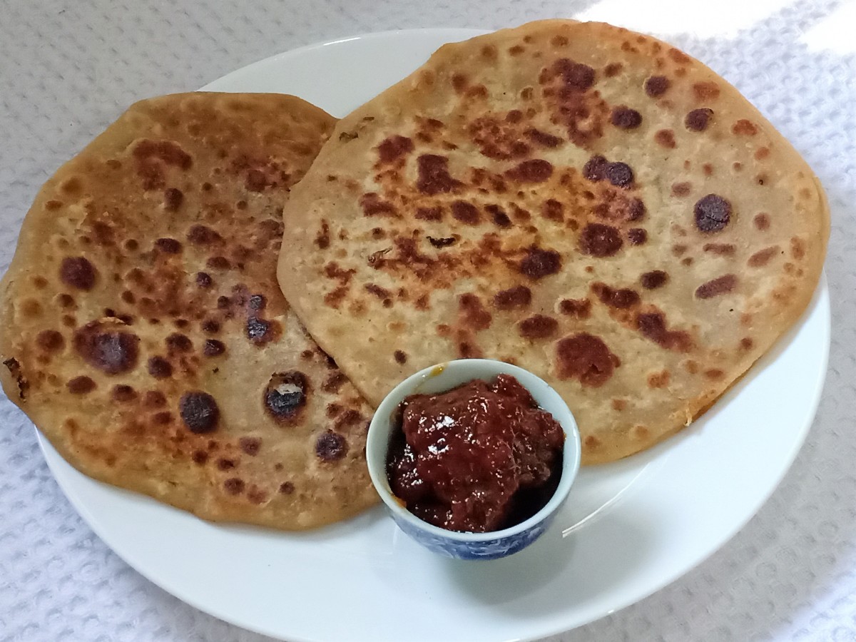 Crispy Besan Mooli Paratha Recipe