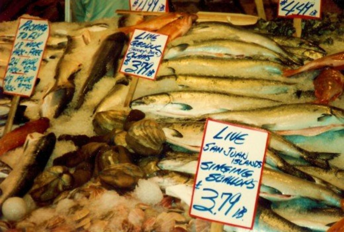 Fish being displayed and sold at Pike Place Market 