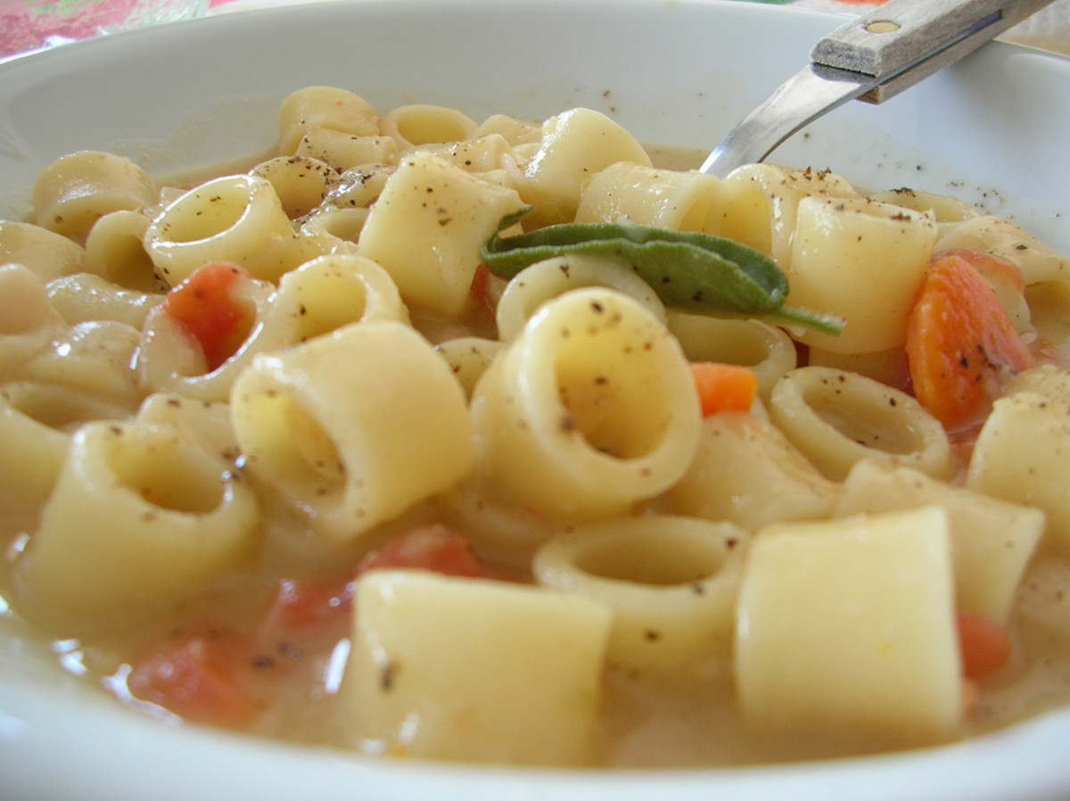 Italian Food - Pasta and Bean Stew (Pasta e Fagioli)