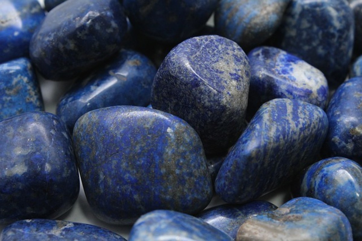 These blue stones can easily be placed in a dream pillow or placed on an altar.