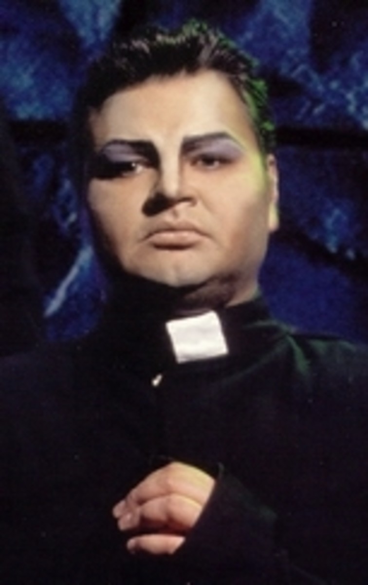 Alexander Golubev  as Frollo