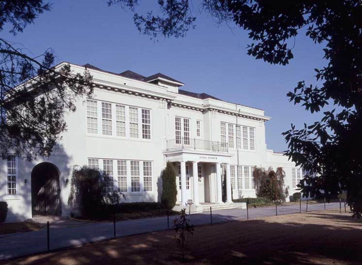 Wynnton Arts Academy, founded as Wynnton Academy on this site in 1843.