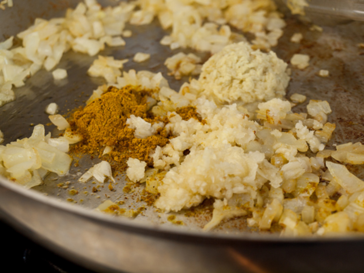 Sautee garlic,  onion and curry powder