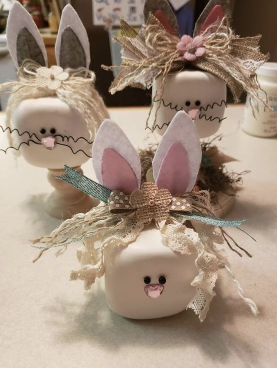 These bunnies are made from simple foam dice from the dollar store.