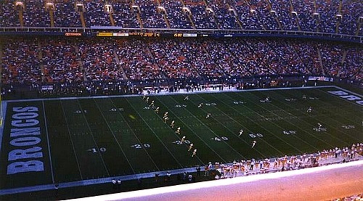 Photo Tour of the Denver Broncos Stadium - HowTheyPlay