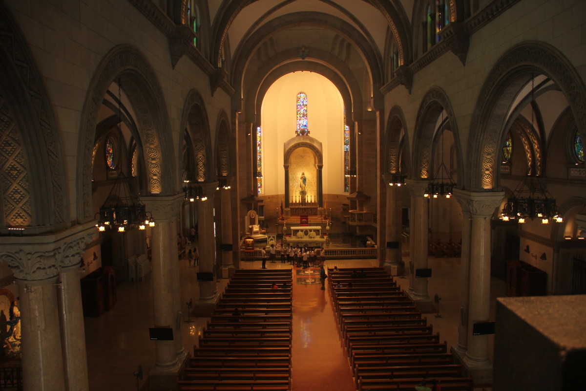 Sanctuary section which the altar section of the Manila Cathedral is located, as viewed from the choir loft (Photo by the author)
