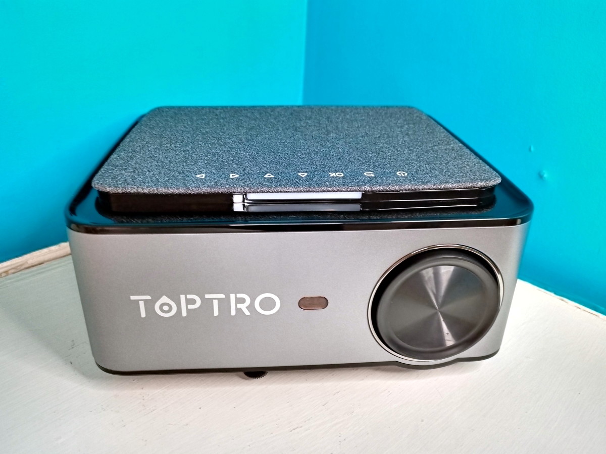 Review of the Toptro X1 Bluetooth Wi-Fi Projector