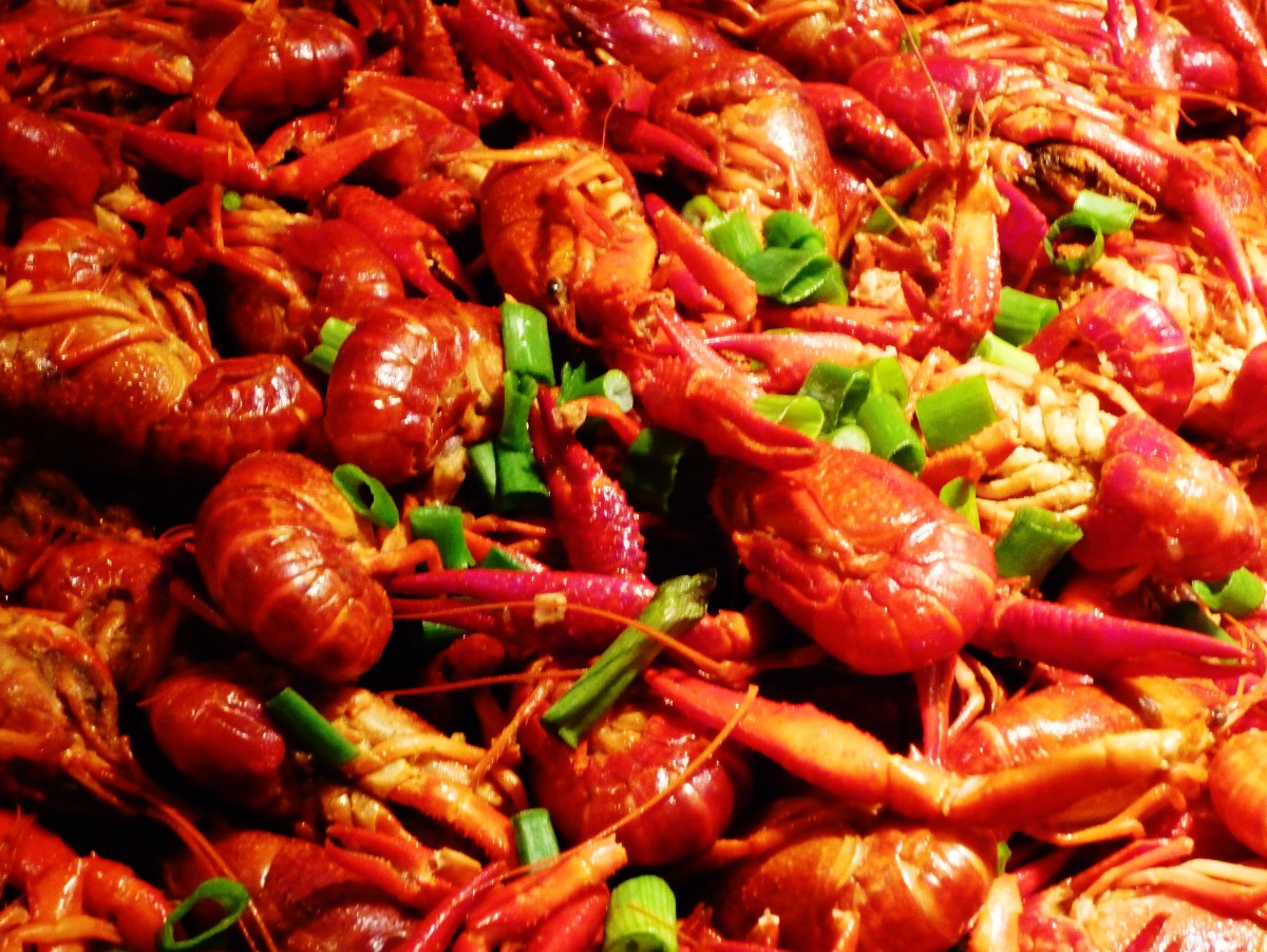 A heaping platter of cooked crawfish.