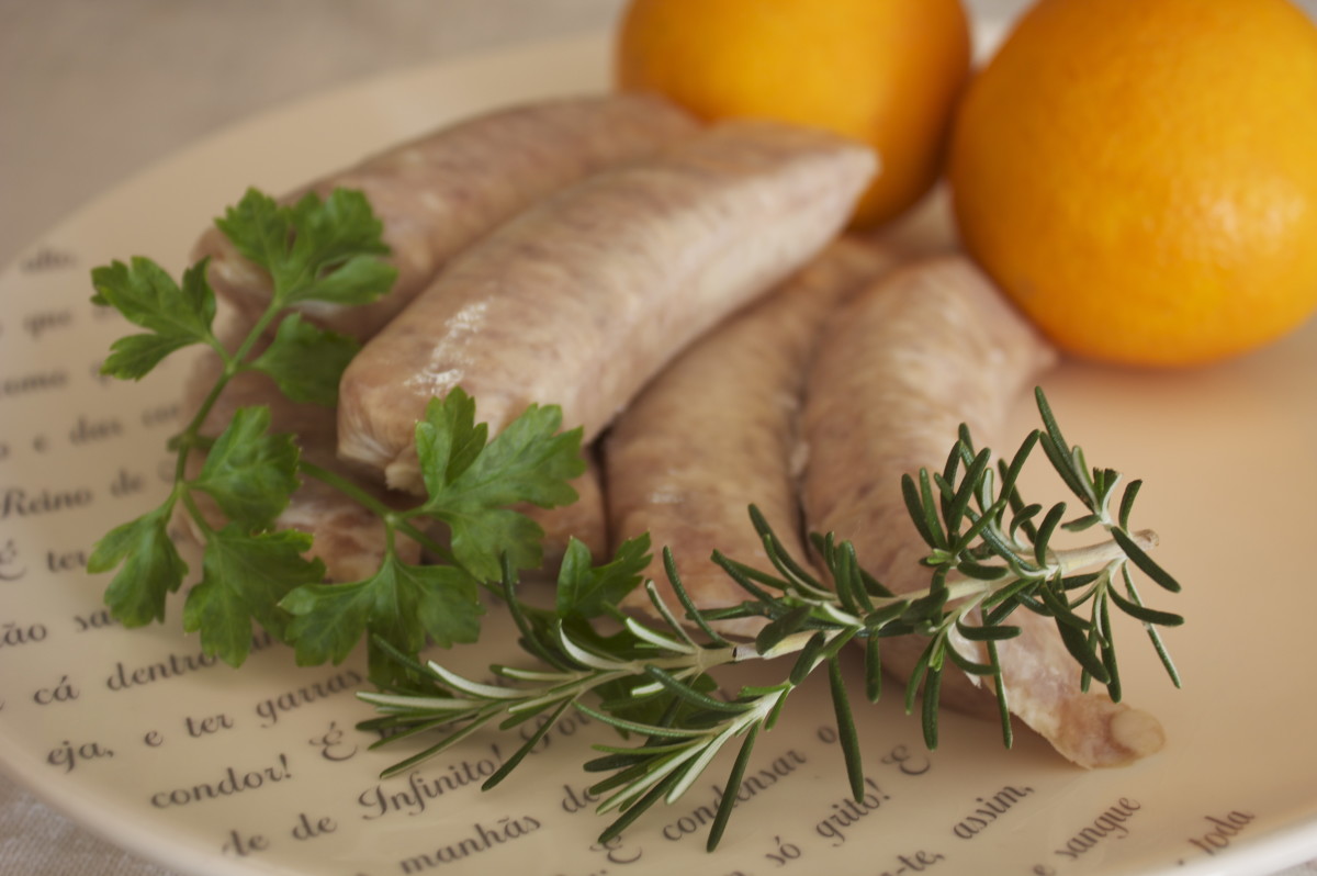 Herb and orange-flavored sausages 
